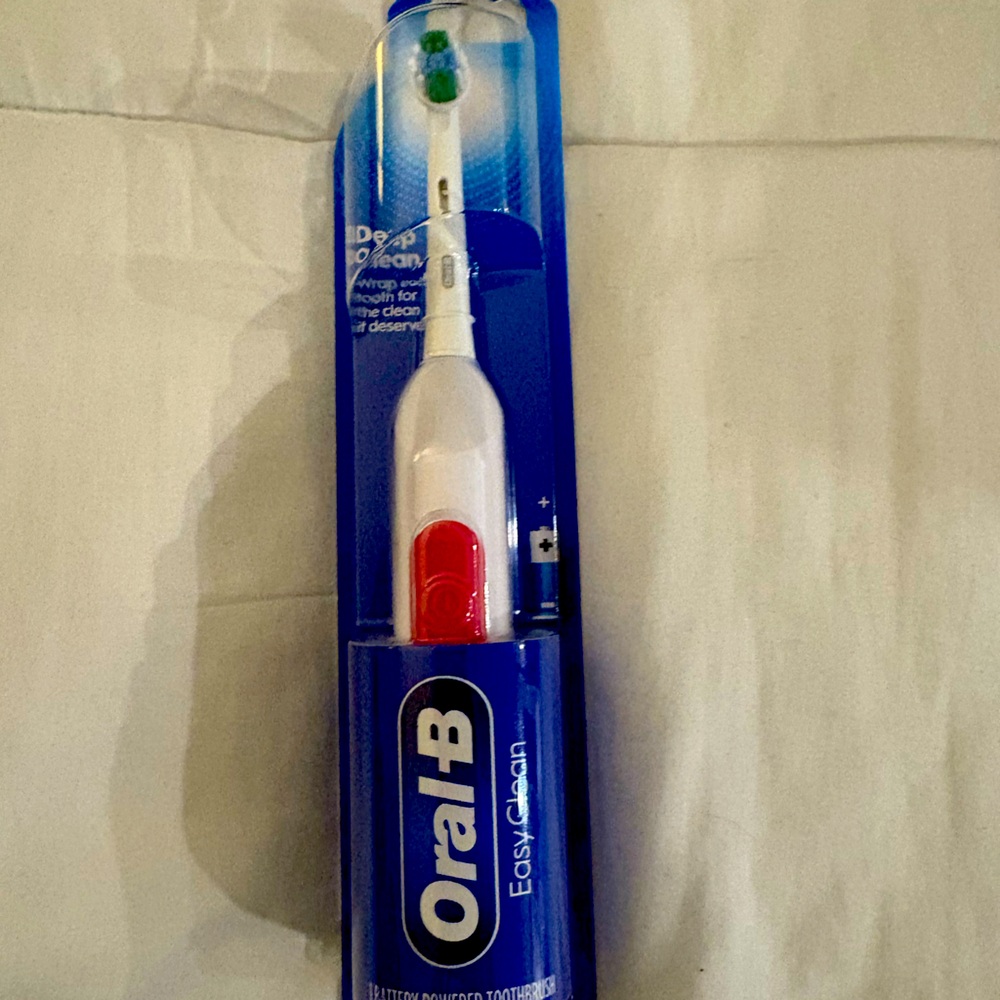Oral-B Electric Toothbrush - White and Blue